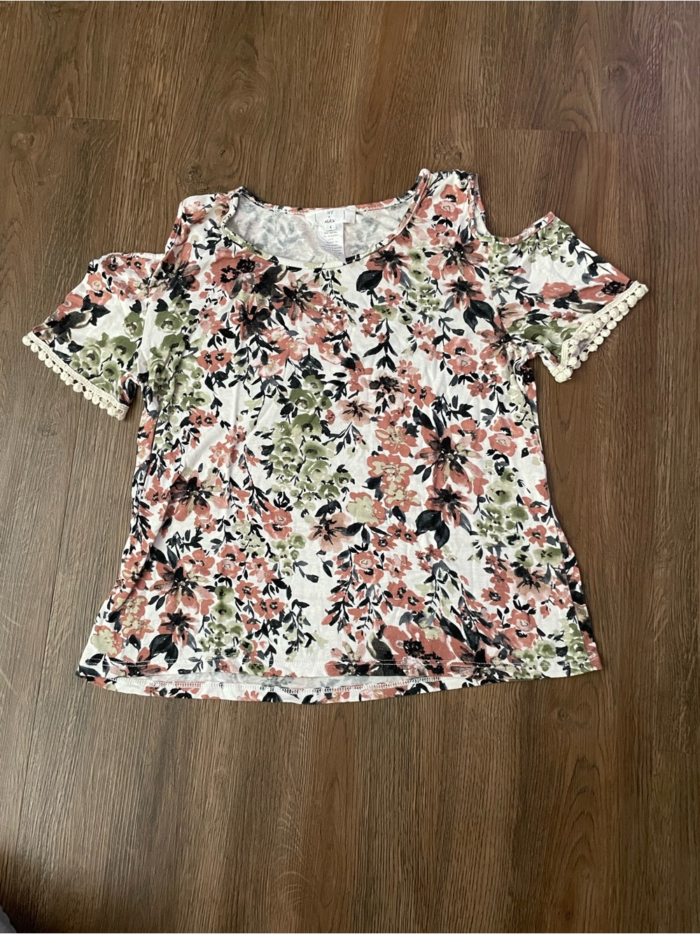 Ivy + Main Cold-Shoulder Floral Tee in White, Pink, and Green Girls Size Large